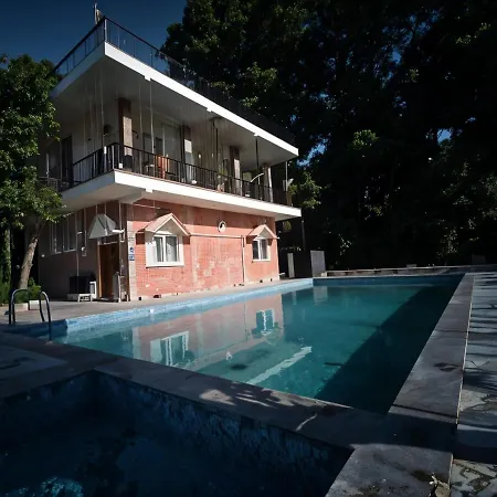 Blue Lagoon Shared Villa By Homeyhuts-1Br Dehradun-3